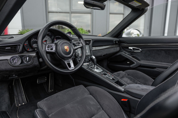 Porsche 911 3.0 Targa 4 GTS / NL-Auto / Approved garantie 06-2029 / Sportuitlaat / Navigatie / Bose