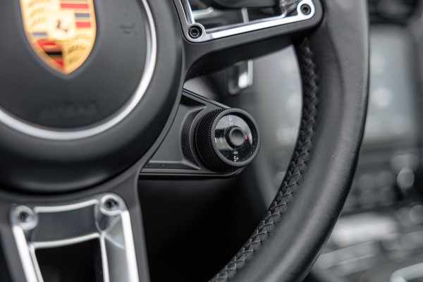 Porsche 911 3.0 Targa 4 GTS / NL-Auto / Approved garantie 06-2029 / Sportuitlaat / Navigatie / Bose