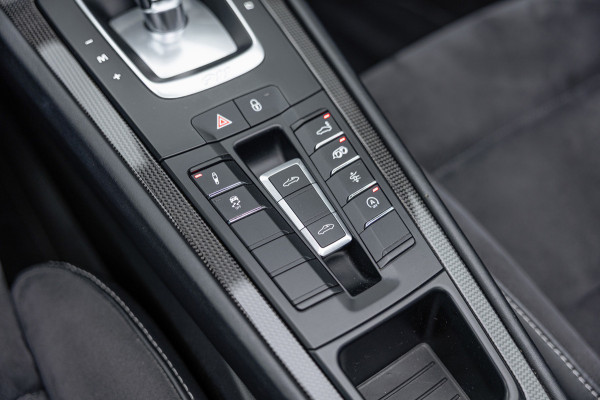 Porsche 911 3.0 Targa 4 GTS / NL-Auto / Approved garantie 06-2029 / Sportuitlaat / Navigatie / Bose