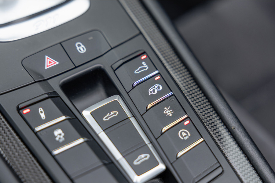Porsche 911 3.0 Targa 4 GTS / NL-Auto / Approved garantie 06-2029 / Sportuitlaat / Navigatie / Bose
