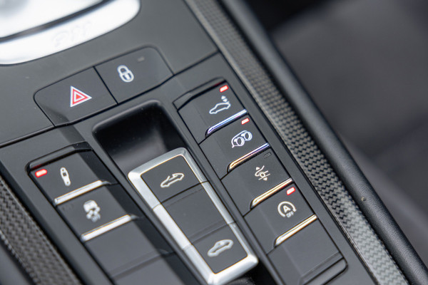 Porsche 911 3.0 Targa 4 GTS / NL-Auto / Approved garantie 06-2029 / Sportuitlaat / Navigatie / Bose