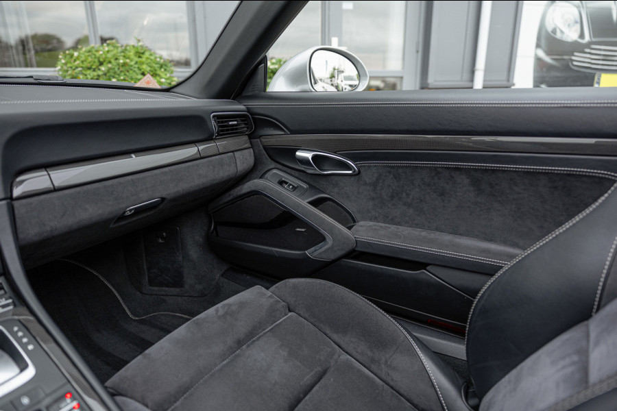 Porsche 911 3.0 Targa 4 GTS / NL-Auto / Approved garantie 06-2029 / Sportuitlaat / Navigatie / Bose