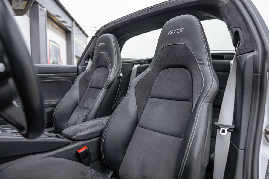 Porsche 911 3.0 Targa 4 GTS / NL-Auto / Approved garantie 06-2029 / Sportuitlaat / Navigatie / Bose