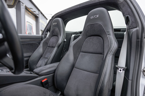 Porsche 911 3.0 Targa 4 GTS / NL-Auto / Approved garantie 06-2029 / Sportuitlaat / Navigatie / Bose