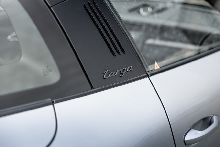 Porsche 911 3.0 Targa 4 GTS / NL-Auto / Approved garantie 06-2029 / Sportuitlaat / Navigatie / Bose