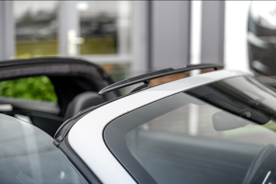 Porsche 911 3.0 Targa 4 GTS / NL-Auto / Approved garantie 06-2029 / Sportuitlaat / Navigatie / Bose