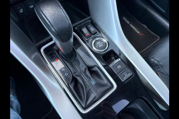 Mitsubishi Eclipse Cross 1.5 DI-T 4WD First Edition Trekhaak/Camera/Parkeerhulp/Pano-dak/Stoel-stuurverwarming