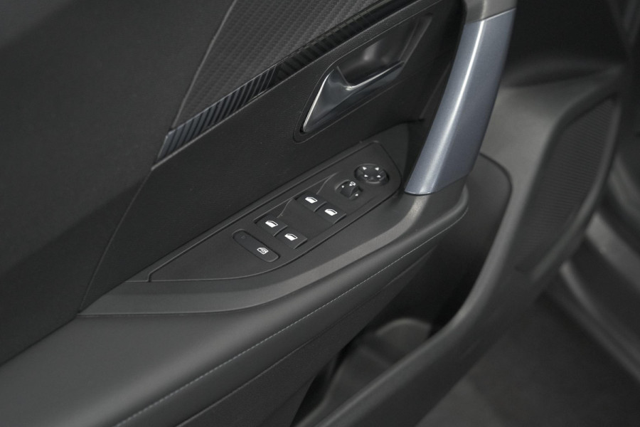 Peugeot 2008 PureTech 130 Allure | Camera | Stoelverwarming | Apple Carplay | Parkeersensoren voor + Achter