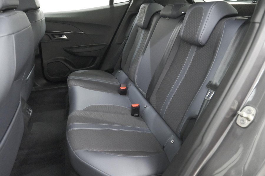 Peugeot 2008 PureTech 130 Allure | Camera | Stoelverwarming | Apple Carplay | Parkeersensoren voor + Achter