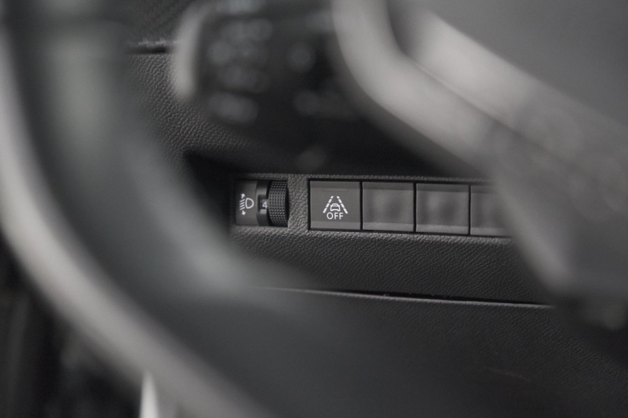 Peugeot 2008 PureTech 130 Allure | Camera | Stoelverwarming | Apple Carplay | Parkeersensoren voor + Achter