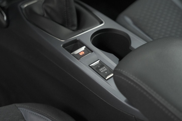 Peugeot 2008 PureTech 130 Allure | Camera | Stoelverwarming | Apple Carplay | Parkeersensoren voor + Achter