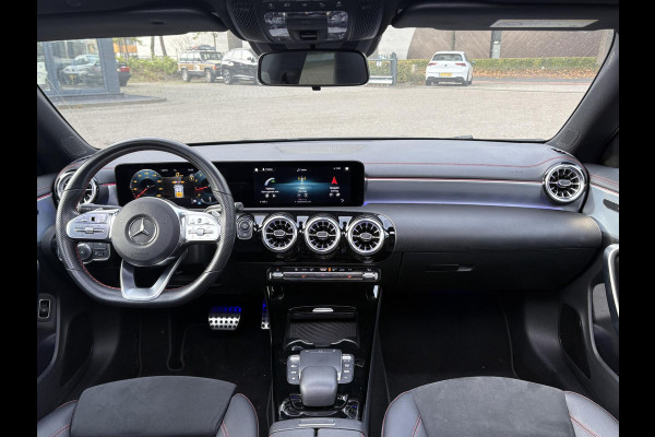Mercedes-Benz CLA-Klasse 200 Luxury Line STOELVERWARMING | PANORAMADAK | APPLE CARPLAY / ANDROID AUTO | CRUISE CONTROL | ACHTERUITRIJ CAMERA |