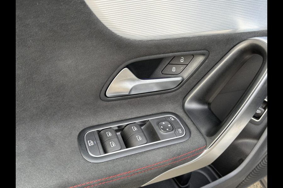 Mercedes-Benz CLA-Klasse 200 Luxury Line STOELVERWARMING | PANORAMADAK | APPLE CARPLAY / ANDROID AUTO | CRUISE CONTROL | ACHTERUITRIJ CAMERA |