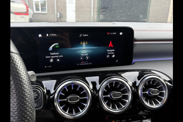 Mercedes-Benz CLA-Klasse 200 Luxury Line STOELVERWARMING | PANORAMADAK | APPLE CARPLAY / ANDROID AUTO | CRUISE CONTROL | ACHTERUITRIJ CAMERA |