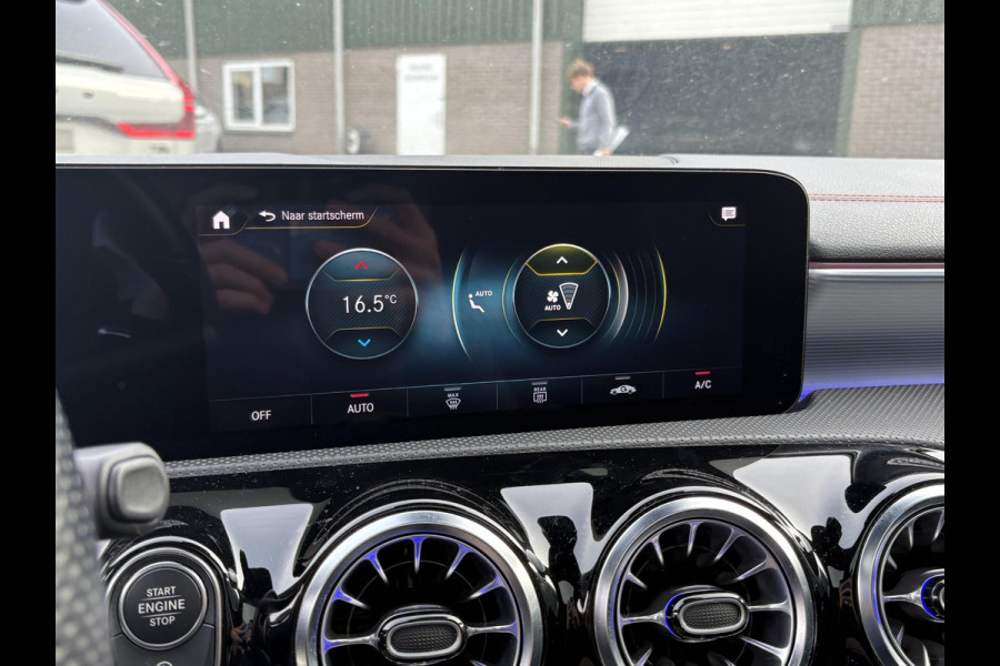 Mercedes-Benz CLA-Klasse 200 Luxury Line STOELVERWARMING | PANORAMADAK | APPLE CARPLAY / ANDROID AUTO | CRUISE CONTROL | ACHTERUITRIJ CAMERA |
