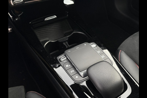 Mercedes-Benz CLA-Klasse 200 Luxury Line STOELVERWARMING | PANORAMADAK | APPLE CARPLAY / ANDROID AUTO | CRUISE CONTROL | ACHTERUITRIJ CAMERA |