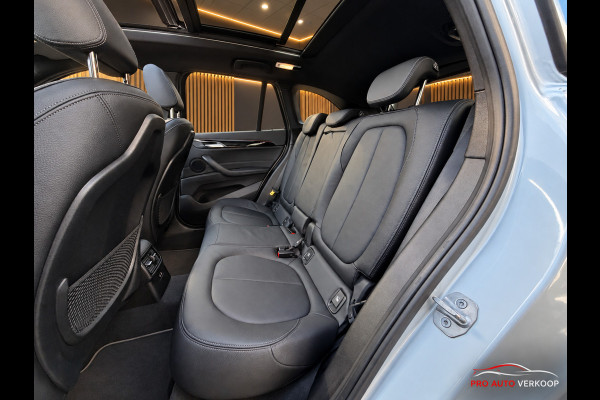 BMW X1 SDrive20i VDL Nedcar Edition M-Pakket_Pano_Trekh