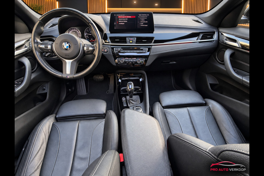 BMW X1 SDrive20i VDL Nedcar Edition M-Pakket_Pano_Trekh