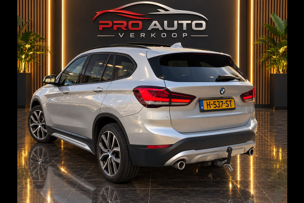 BMW X1 SDrive20i VDL Nedcar Edition M-Pakket_Pano_Trekh
