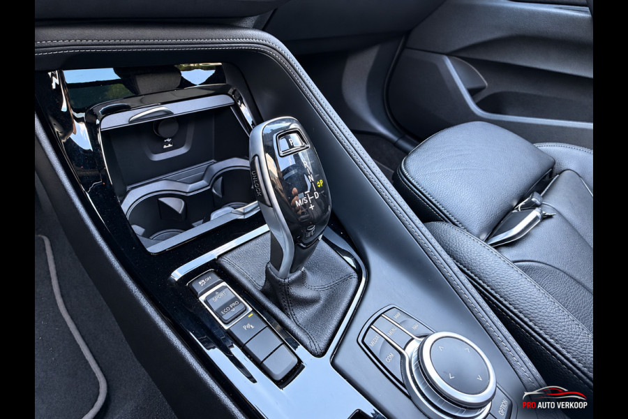 BMW X1 SDrive20i VDL Nedcar Edition M-Pakket_Pano_Trekh