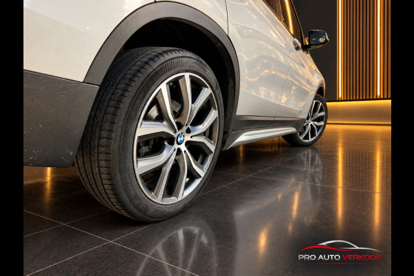 BMW X1 SDrive20i VDL Nedcar Edition M-Pakket_Pano_Trekh