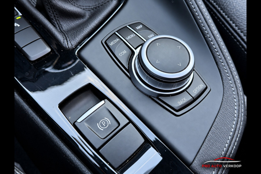 BMW X1 SDrive20i VDL Nedcar Edition M-Pakket_Pano_Trekh