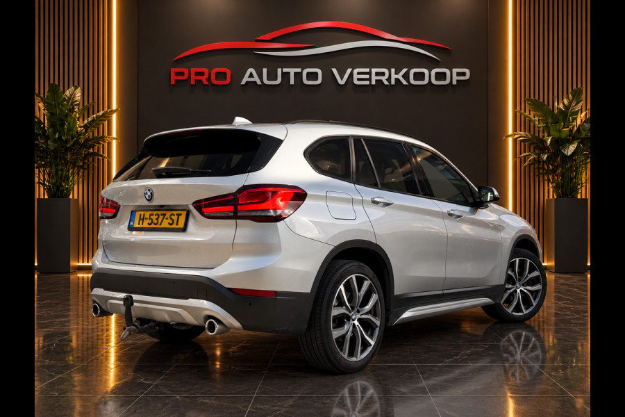 BMW X1 SDrive20i VDL Nedcar Edition M-Pakket_Pano_Trekh