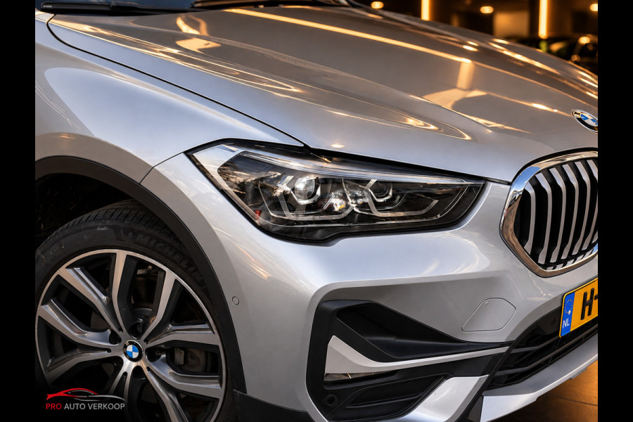 BMW X1 SDrive20i VDL Nedcar Edition M-Pakket_Pano_Trekh