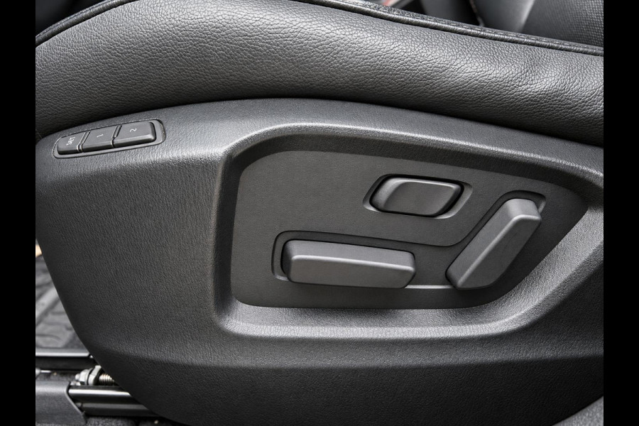 Mazda CX-5 2.5 4WD SkyActiv-G 194 Signature Panoramadak Trekhaak Navigatie 360 Camera Parkeerhulp Adaptive Cruise Control HUD Full Led Stoel verarming en verkoeling Stuurverwarming Elektrisch verstelbare stoel Leder Climate Control Lichtmetalen velgen