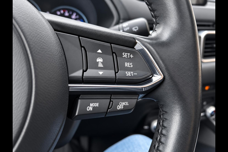 Mazda CX-5 2.5 4WD SkyActiv-G 194 Signature Panoramadak Trekhaak Navigatie 360 Camera Parkeerhulp Adaptive Cruise Control HUD Full Led Stoel verarming en verkoeling Stuurverwarming Elektrisch verstelbare stoel Leder Climate Control Lichtmetalen velgen