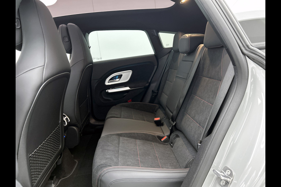 Mercedes-Benz CLA-Klasse Shooting Brake 250+ Business Solution AMG 85 kWh | Advanced Plus pakket | Parkeerpakket | Trekhaak | Vast panoramadak | Warmtewerend, donkergetint glas | 18 inch vijfspaaks lichtmetalen AMG-velgen | GUARD 360° | Sportstoelen |