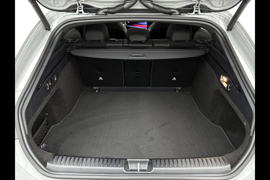 Mercedes-Benz CLA-Klasse Shooting Brake 250+ Business Solution AMG 85 kWh | Advanced Plus pakket | Parkeerpakket | Trekhaak | Vast panoramadak | Warmtewerend, donkergetint glas | 18 inch vijfspaaks lichtmetalen AMG-velgen | GUARD 360° | Sportstoelen |