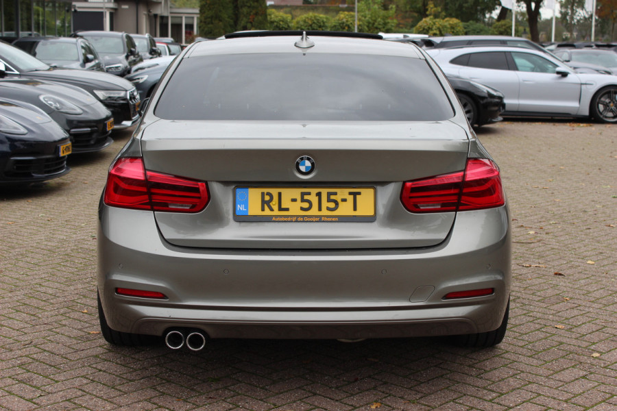 BMW 3-serie 320i Corporate Lease High Executive / Trekhaak / Schuifdak / Leder / Navigatie / Parkeerhulp V+A / 18'' / Getint glas / Stoelverwarming / Cruise Control