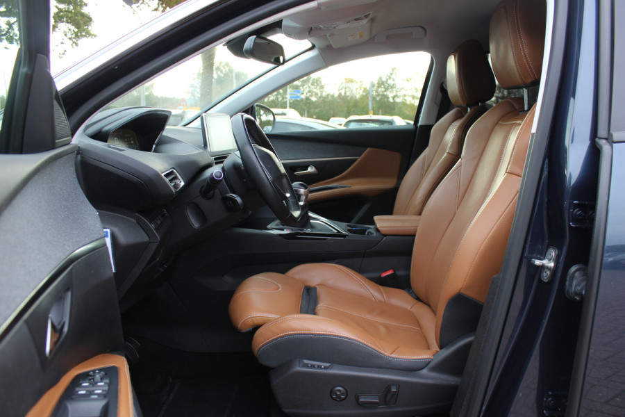 Peugeot 5008 1.2 PureTech Blue Lease Premium 7p. / 1e Eign. / Camera / Leder / CarPlay / 19'' / Elektr. best.stoel / Stoelverwarming / DAB / Cruise Control