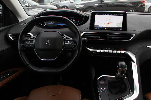 Peugeot 5008 1.2 PureTech Blue Lease Premium 7p. / 1e Eign. / Camera / Leder / CarPlay / 19'' / Elektr. best.stoel / Stoelverwarming / DAB / Cruise Control
