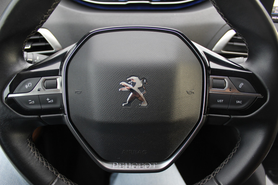 Peugeot 5008 1.2 PureTech Blue Lease Premium 7p. / 1e Eign. / Camera / Leder / CarPlay / 19'' / Elektr. best.stoel / Stoelverwarming / DAB / Cruise Control