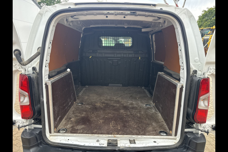 Toyota ProAce City 1.2 110PK **Benzine** L1 Navigatie Climate control Camera Carplay Cruise control Parkeersensoren v+a Gasoline Benzin