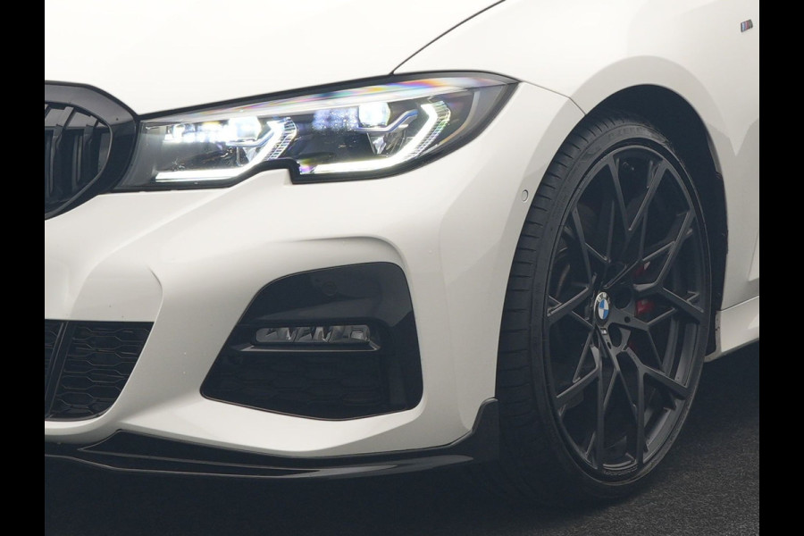 BMW 3 Serie Touring 320i M Sport Perfomance Parts 184pk | Panodak | Adaptive Cruise | Laser LED | Sportuitlaat Kleppen Besturing | Lederen Sportstoelen Verwarmd | Sfeerverlichting | Apple Carplay | 20"L.M | Navigatie | DAB |