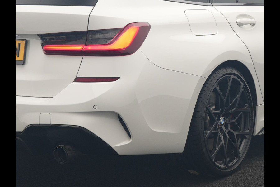 BMW 3 Serie Touring 320i M Sport Perfomance Parts 184pk | Panodak | Adaptive Cruise | Laser LED | Sportuitlaat Kleppen Besturing | Lederen Sportstoelen Verwarmd | Sfeerverlichting | Apple Carplay | 20"L.M | Navigatie | DAB |