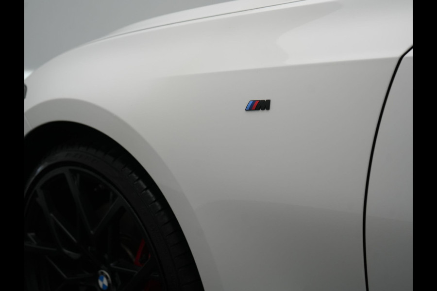 BMW 3 Serie Touring 320i M Sport Perfomance Parts 184pk | Panodak | Adaptive Cruise | Laser LED | Sportuitlaat Kleppen Besturing | Lederen Sportstoelen Verwarmd | Sfeerverlichting | Apple Carplay | 20"L.M | Navigatie | DAB |