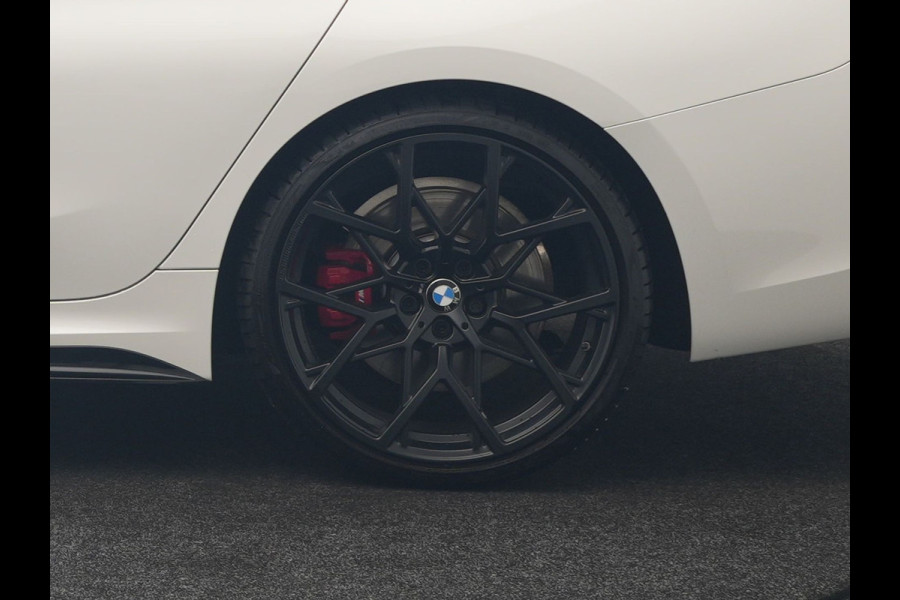 BMW 3 Serie Touring 320i M Sport Perfomance Parts 184pk | Panodak | Adaptive Cruise | Laser LED | Sportuitlaat Kleppen Besturing | Lederen Sportstoelen Verwarmd | Sfeerverlichting | Apple Carplay | 20"L.M | Navigatie | DAB |