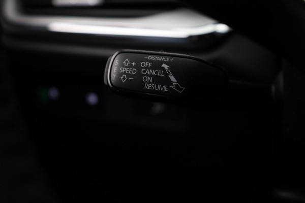 Škoda Enyaq Selection 170pk | Navigatie | Parkeersensoren | Achteruitrijcamera | Lichtmetalen velgen 19" | Verwarmbare voorstoelen | Dode hoek detectie