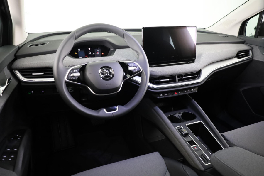 Škoda Enyaq Selection 170pk | Navigatie | Parkeersensoren | Achteruitrijcamera | Lichtmetalen velgen 19" | Verwarmbare voorstoelen | Dode hoek detectie