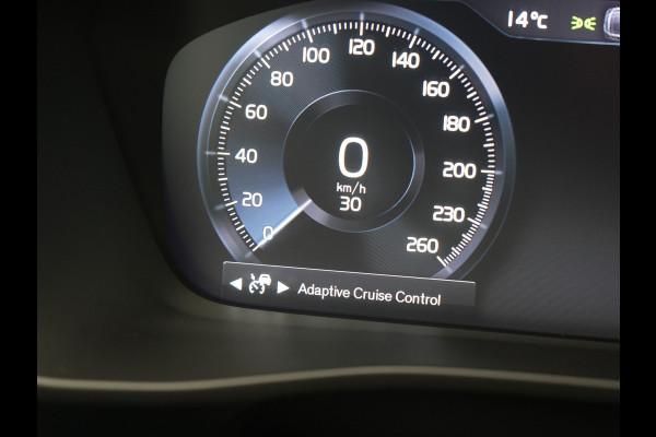 Volvo XC40 T5 Ultimate Dark PHEV 262pk Dealer O.H | SOH 89,2% | Trekhaak Af Fabriek | Panodak | Adaptive Cruise | 360 Camera | Harman / Kardon | Alcantara Sportstoelen Memory & Verwarmd | Stuur Verwarmd | Blis | Keyless | Apple Carplay | Navigatie | DAB | 19"L.M | Plug In Hybrid |