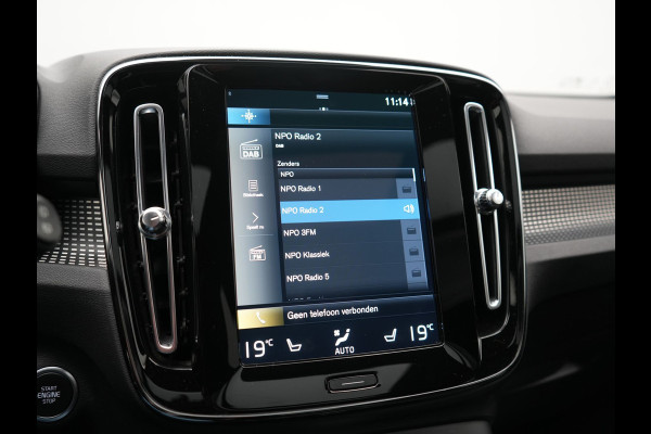 Volvo XC40 T5 Ultimate Dark PHEV 262pk Dealer O.H | SOH 89,2% | Trekhaak Af Fabriek | Panodak | Adaptive Cruise | 360 Camera | Harman / Kardon | Alcantara Sportstoelen Memory & Verwarmd | Stuur Verwarmd | Blis | Keyless | Apple Carplay | Navigatie | DAB | 19"L.M | Plug In Hybrid |