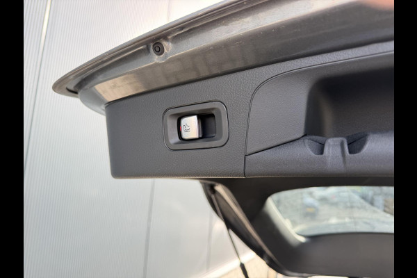 Mercedes-Benz GLC 300e 4MATIC AMG Line 20"/Panoramadak/Trekhaak/Leder/Stoelverwarming + ventilatie/Keyless/Treeplanken/Apple Carplay & Android Auto/Alarm