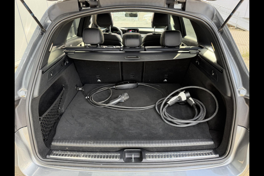 Mercedes-Benz GLC 300e 4MATIC AMG Line 20"/Panoramadak/Trekhaak/Leder/Stoelverwarming + ventilatie/Keyless/Treeplanken/Apple Carplay & Android Auto/Alarm