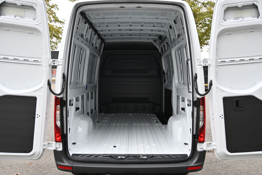 Mercedes-Benz Sprinter 317 CDI L2H2 Pro 3500 KG trekhaak, LED, Geveerde stoel