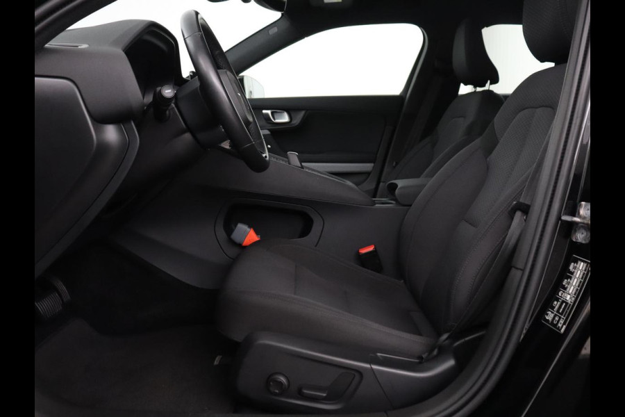 Polestar 2 Standard Range Single Motor 63kWh | SOH 89,1% | Elektrisch uitklapbare trekhaak | Achteruitrijcamera | Apple CarPlay | Stoelverwarming | Cruise control adaptief