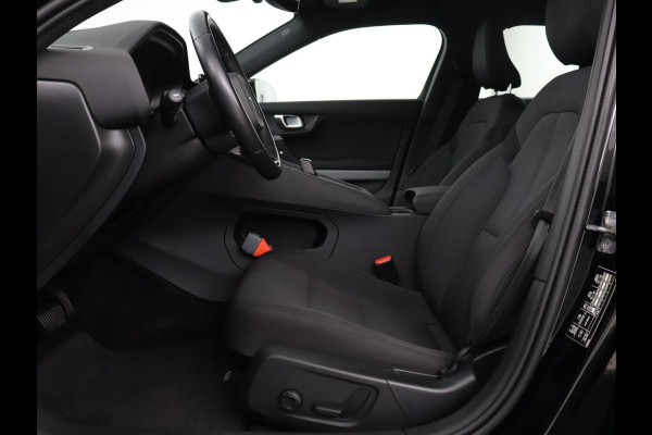 Polestar 2 Standard Range Single Motor 63kWh | SOH 89,1% | Elektrisch uitklapbare trekhaak | Achteruitrijcamera | Apple CarPlay | Stoelverwarming | Cruise control adaptief